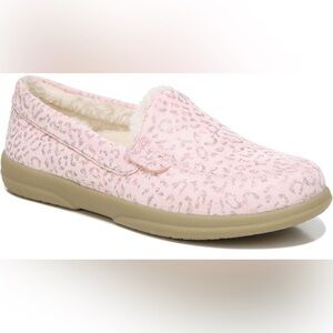 Vionic Womens Lynez Pink Animal Print Slipper